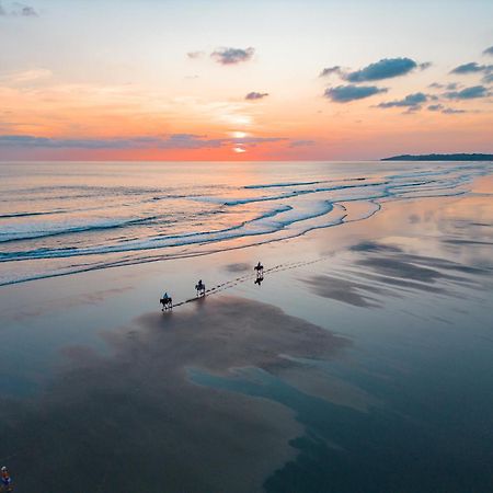Sunset Del Mar Beach Resort Esterillos Este Kültér fotó